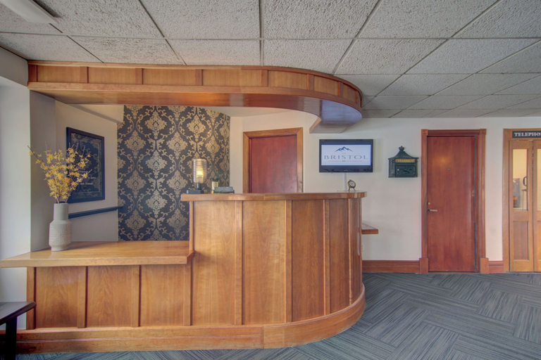 Others 4, Hotel Bristol, Routt