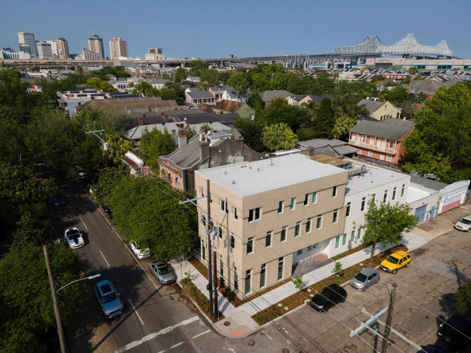 Exterior & Views
