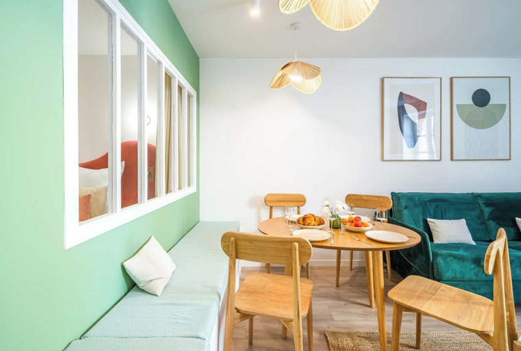 Dining 3, Cosy 2bdr Flat - Hyper Centre St Tropez, Var