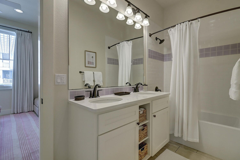 Bathroom 4, Shore Fun 115 ST, Nueces