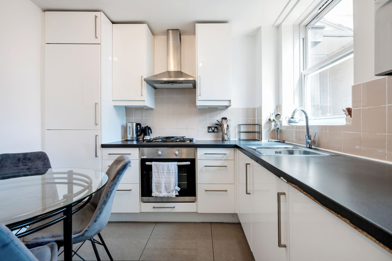 Others 3, Spacious London stay -3 Bedroom property, London