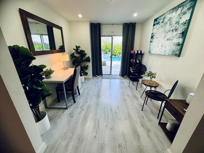 Others 2, Private Heated Pool & Lovely Home, Broward