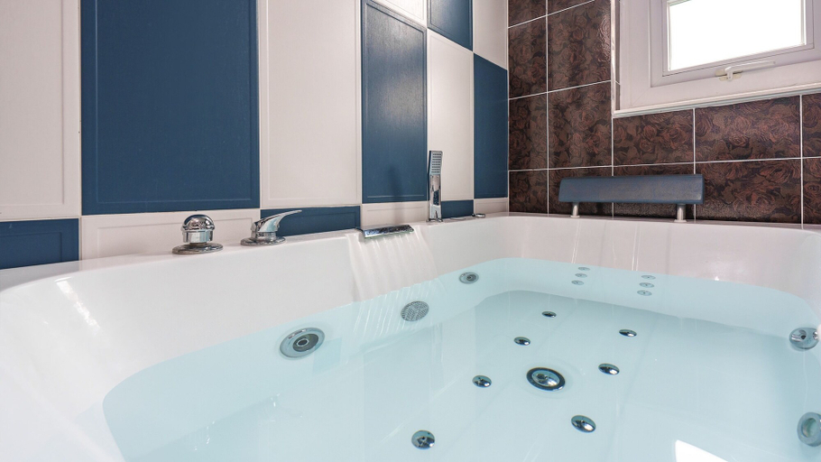 Bathroom 21
