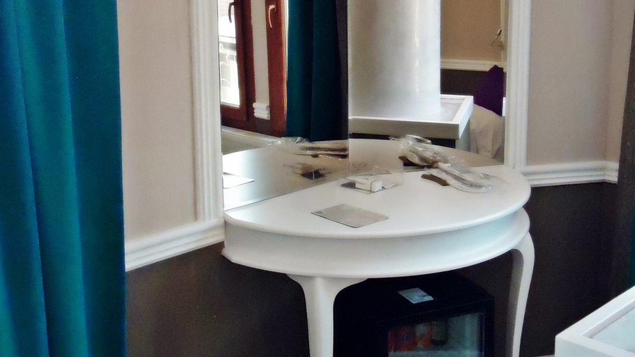 Others 5, Berrak Otel, Salihli