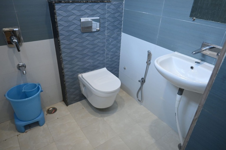 Bathroom 3, Kaal Bhairav Stay Inn, Varanasi