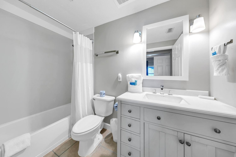 Bathroom 5, Seychelles 1504, Bay