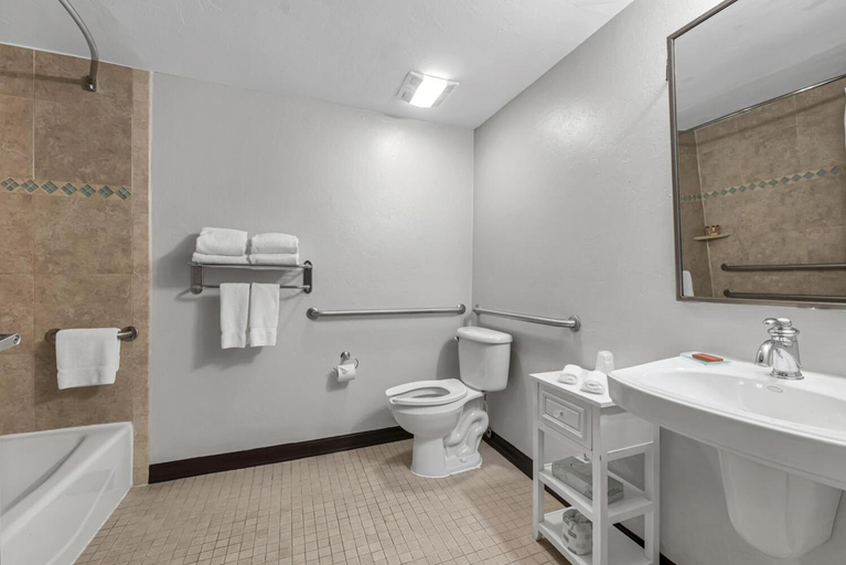 Bathroom 3, Bayfront Inn 5th Avenue, Collier