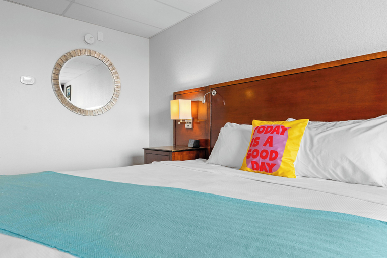 Bedroom 2, The Retro Hotel, Taney