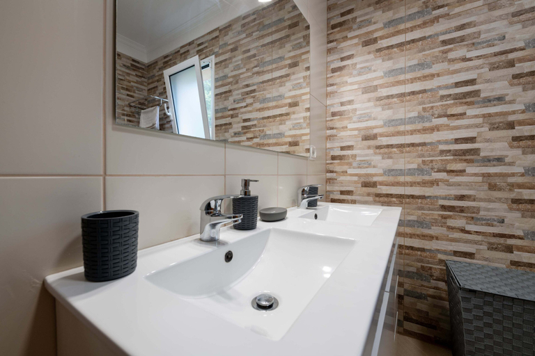Bathroom 4, Caniço Quintas III, Santa Cruz