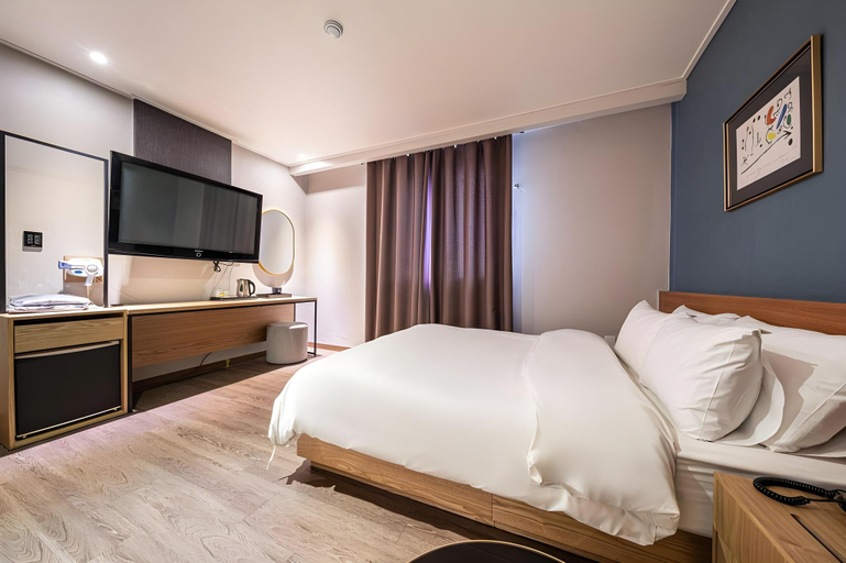 Bedroom 8