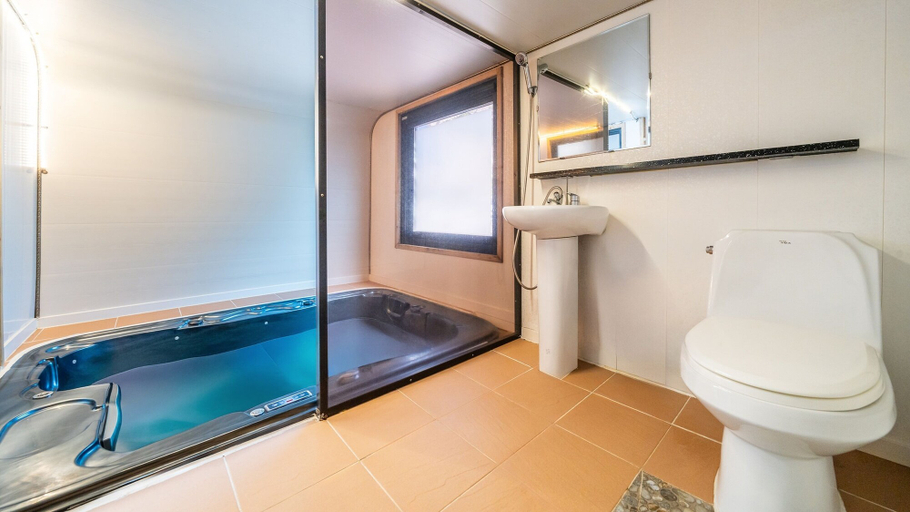 Bathroom 4, Chuncheon Free People's Caravan Pension, Gapyeong