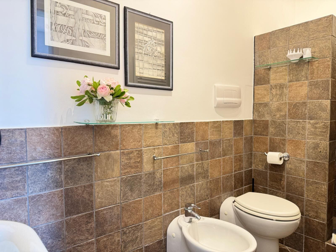 Bathroom 4, Don Gaspano, Messina