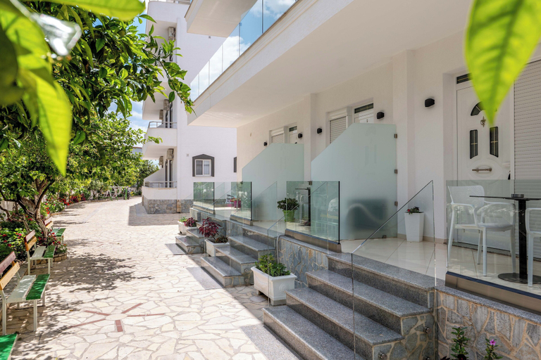 Others 5, Apartments Margarita, Sarandës