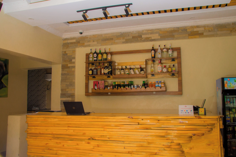 Food & Drinks 2, Rond Point Gorilla Boutique - Kinigi, Musanze