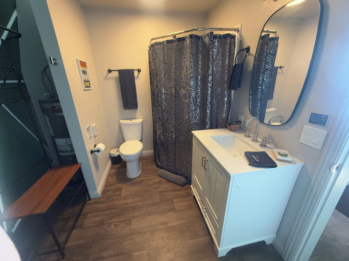 Bathroom 4, Bryce Glamp And Camp, Garfield