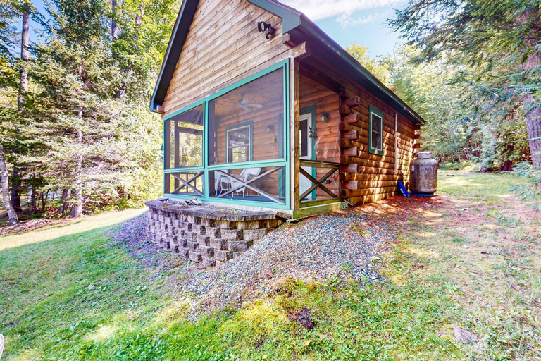 Exterior & Views 1, Lenas, Kennebec