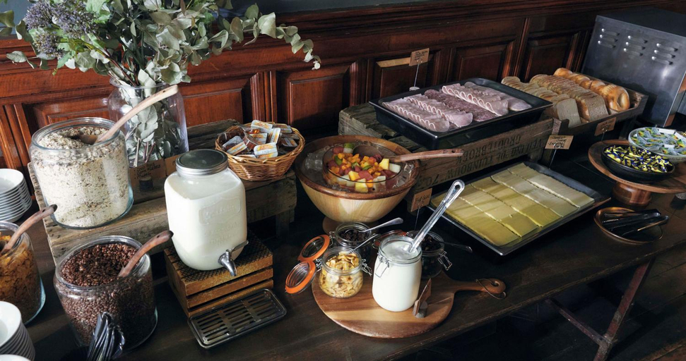Food & Drinks 5, Columbia Hotel, London