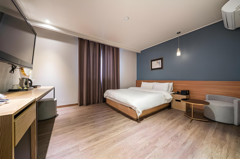 Bedroom 16