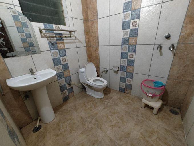 Bathroom 5, Sun Kriti cottage Zirakpur Chandigarh Bus Terminal, Sahibzada Ajit Singh Nagar