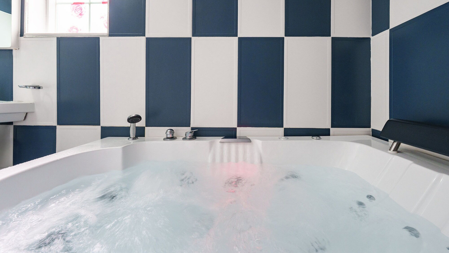 Bathroom 10