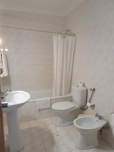 Bathroom 4, Hotel Novo Dia, Mêda