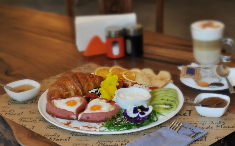 Food & Drinks 5, Mose art Hotel, Tbilisi