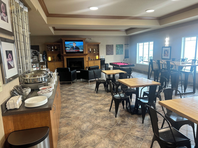 Food & Drinks 4, Clarion Pointe, Division No. 8
