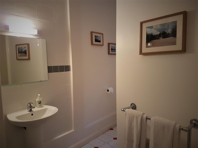 Bathroom 3, The Gateway Hotel, London