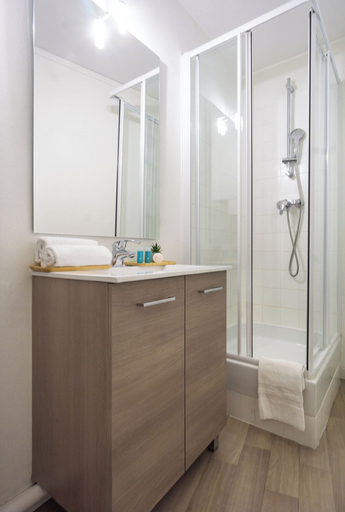 Bathroom 4, City Residence Strasbourg Centre, Bas-Rhin