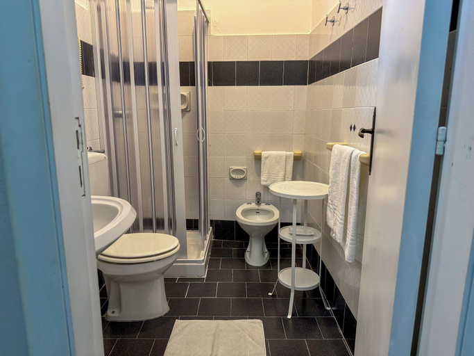 Bathroom, Hotel Odissea, Messina