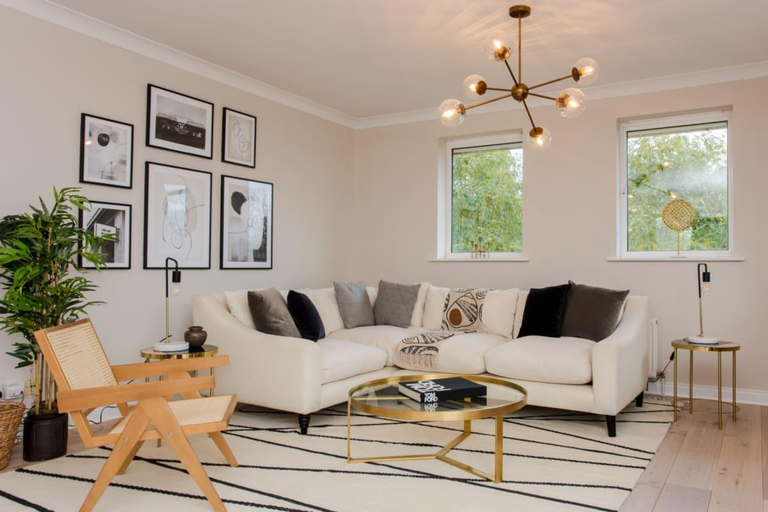 Others 3, The Sparkford Gardens - Lovely 2BDR with Balcony, London