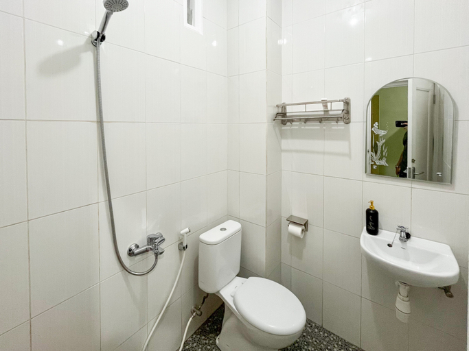 Bathroom 3, Hotel Permai Syariah RedPartner Sananwetan Blitar, Blitar
