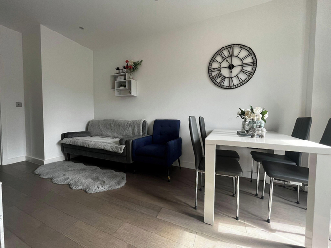 Living area, Grosvenor Rd - 2-bedrooms - Sleeps 5 - Parking, Hertfordshire