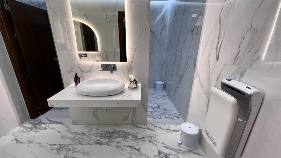 Bathroom 4, Hotel Annakhil, Nador