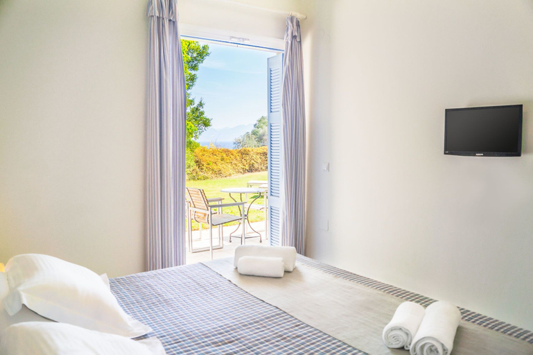 Bedroom 3, Armonia Bay Hotel, North Aegean