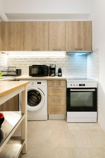 Others 2, Chic One-Bedroom retreat near Panathenaic Stadium, Attica
