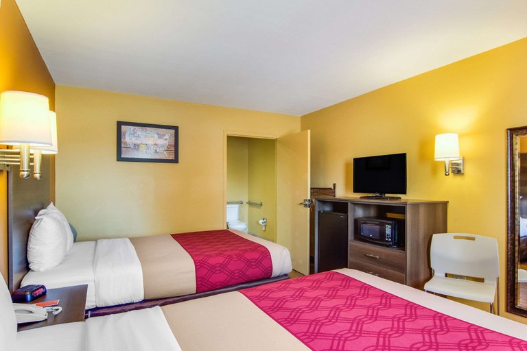Bedroom 3, Econo Lodge Kingsland, Camden