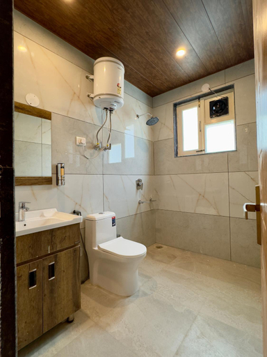 Bathroom 3, Baekar Stays, Kullu