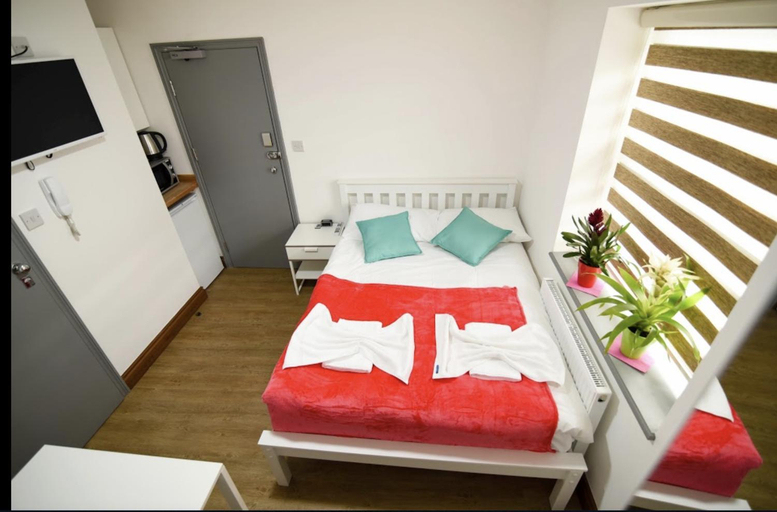 Others 5, London Suites, London