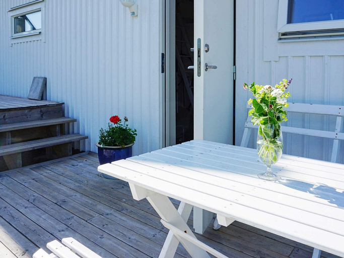 Others 4, person holiday home in Okero, Öckerö