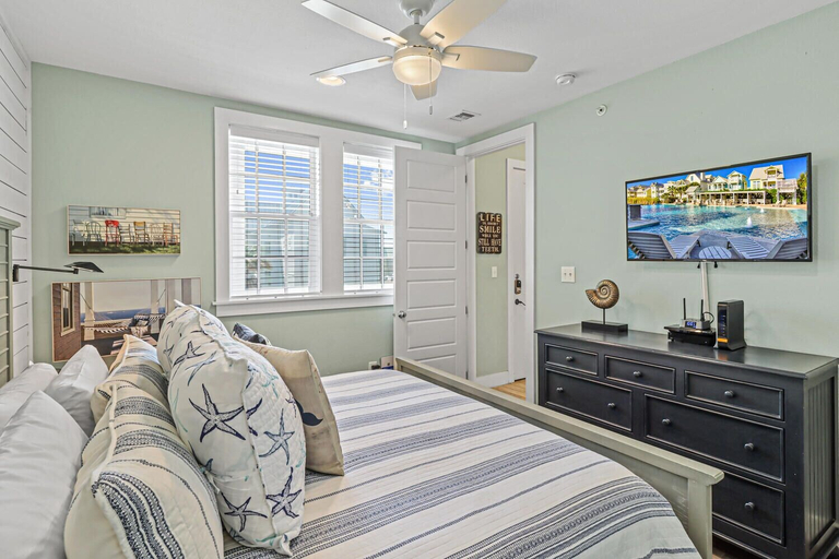 Bedroom 3, Nautical Launch TC 1207, Nueces