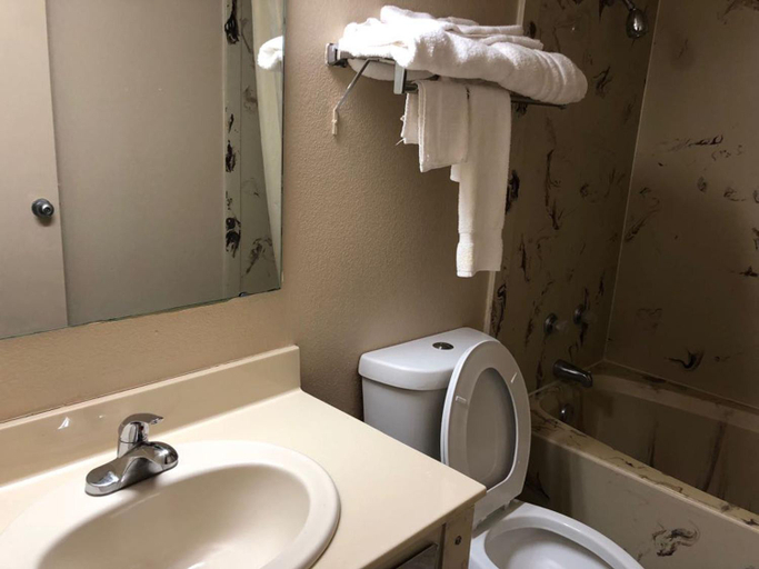 Bathroom 2, Briarwood Inn, Jefferson