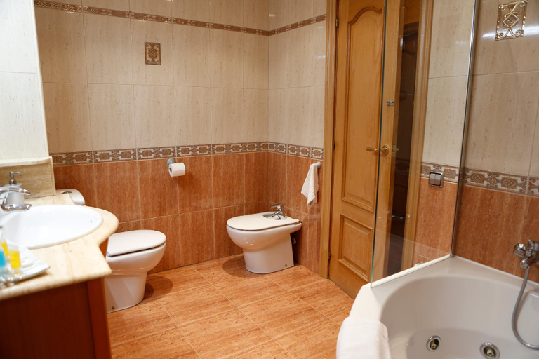 Bathroom 4, Piso exterior completo a 20' de Barcelona. , Barcelona