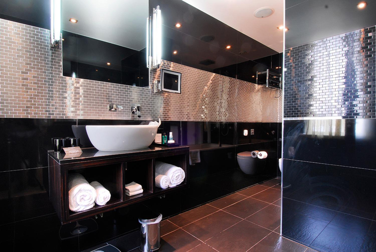 Bathroom 4, Montcalm Brewery, London