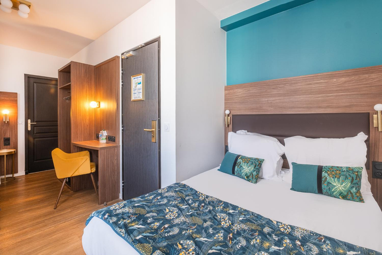 Bedroom 2, Hôtel Le Marignan - Le Havre Centre Gare, Seine-Maritime