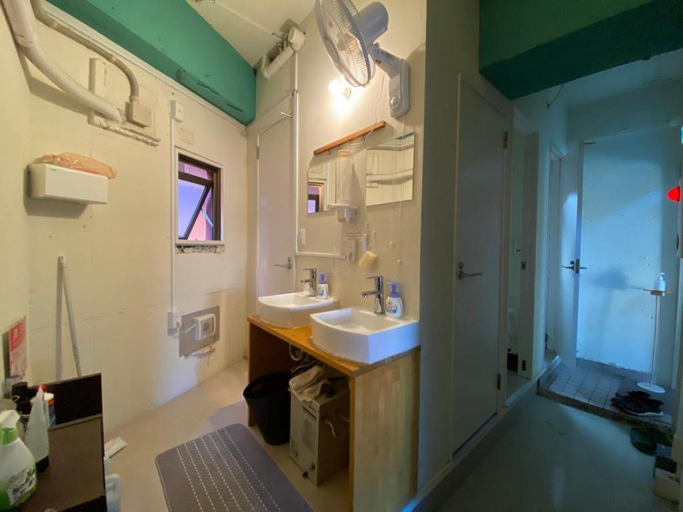 Bathroom 4