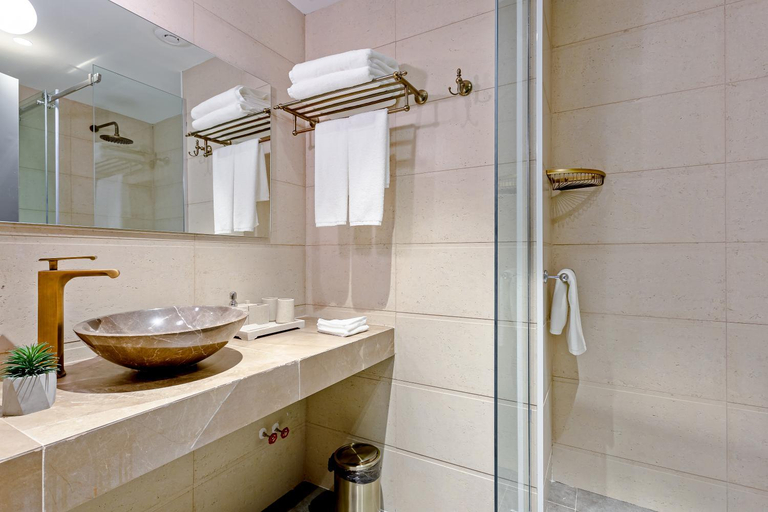 Bathroom 5, Ramada by Wyndham Tbilisi Old City, Tbilisi