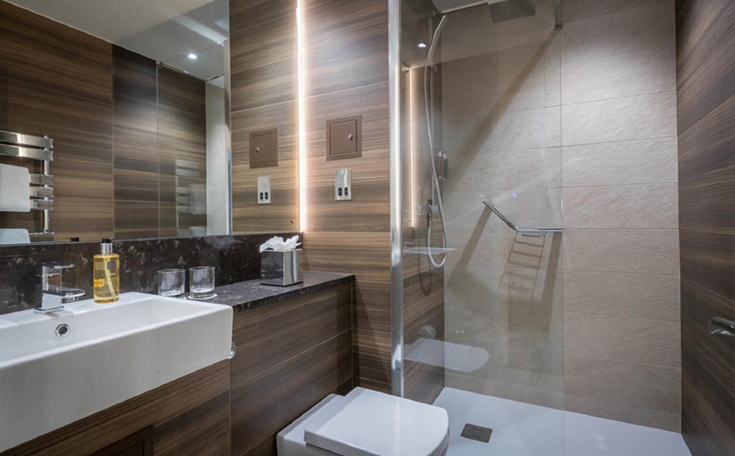 Bathroom 2, Hotel 7, Dublin