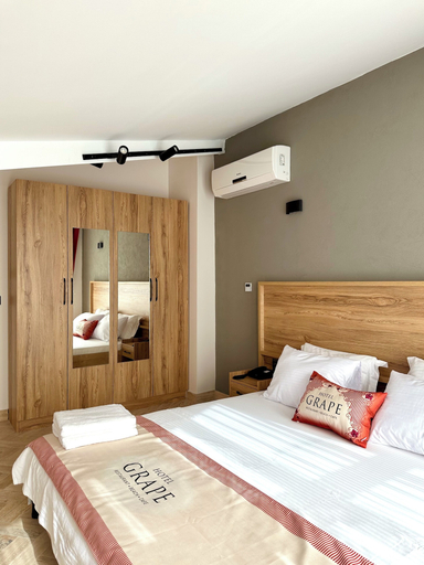 Bedroom 4, GRAPE HOTEL, Ezine