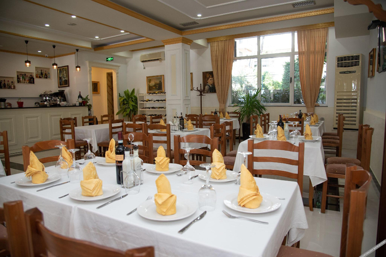 Food & Drinks 5, Elite Hotel, Kavajës